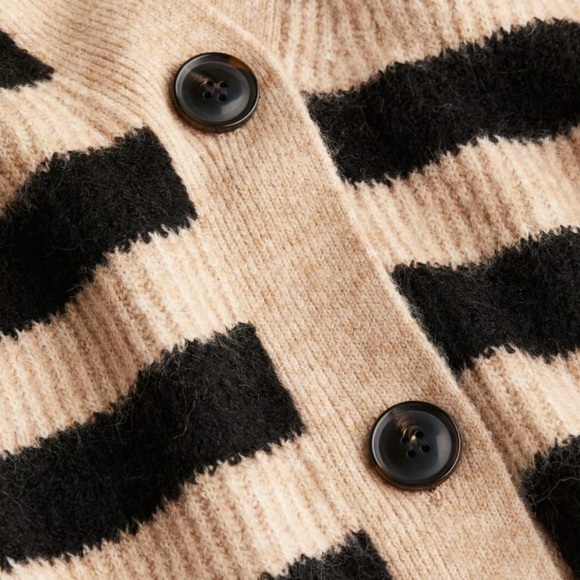 Sold out, oversized, rib knit cardigan in soft fabric with wool content. - Picture 2 of 5